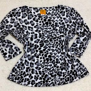 Blk & White leopard print RUBY RD Petite M top